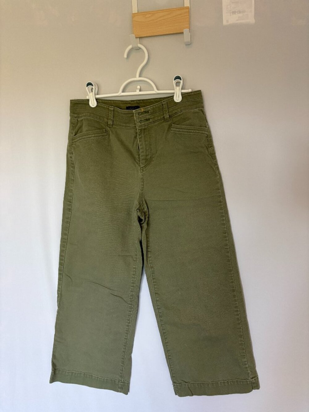 Ann Taylor Green Utility Crop Pants High Rise Sz 4